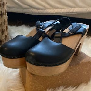 No.6 size 40. True to size ,T -strap clogs , worn once excellent condition